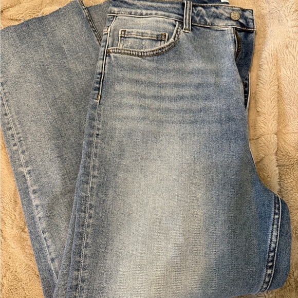 NWT Vervet Los Angeles Jeans SIze 32 Mom Cropped Jeans MSRP $70 Light Wash - Picture 3 of 10